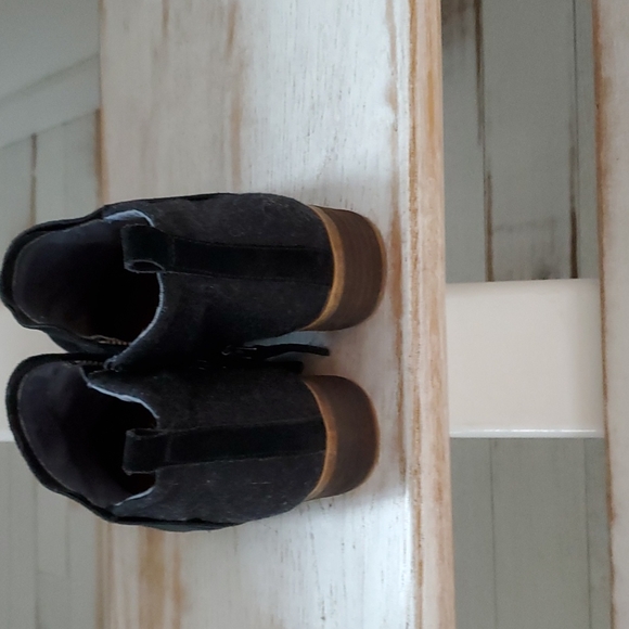 Toms booties - Picture 2 of 5